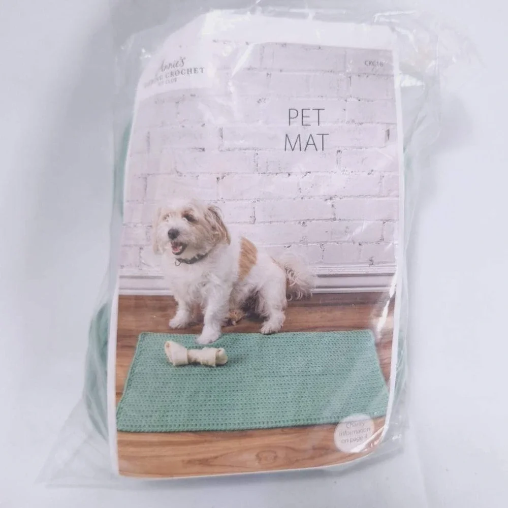 Annie's Crochet Pet Mat Kit‎ Caring Crochet Club Bulky Cotton Nylon Green 6oz